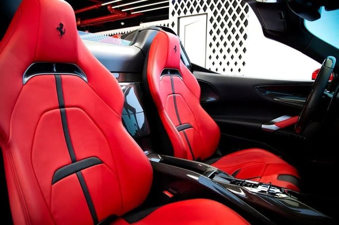 Подержанный Ferrari SF90 Stradale Spider I, 4.0 л, 2022 в Дубае от Exotic Cars Красный цвет. GCC | AUTO.AE