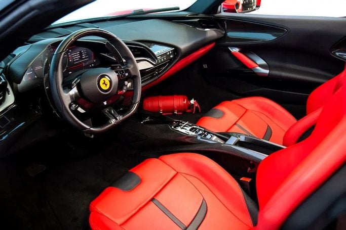 Подержанный Ferrari SF90 Stradale Spider I, 4.0 л, 2022 в Дубае от Exotic Cars Красный цвет. GCC | AUTO.AE