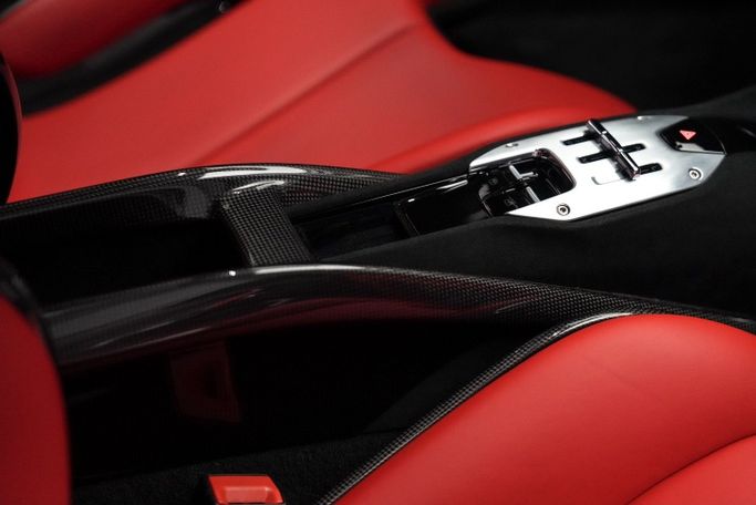 مستعملة Ferrari SF90 Stradale I, 4.0 l, 2021 في في دبي من Exotic Cars، اللون أحمر. أخرى | AUTO.AE