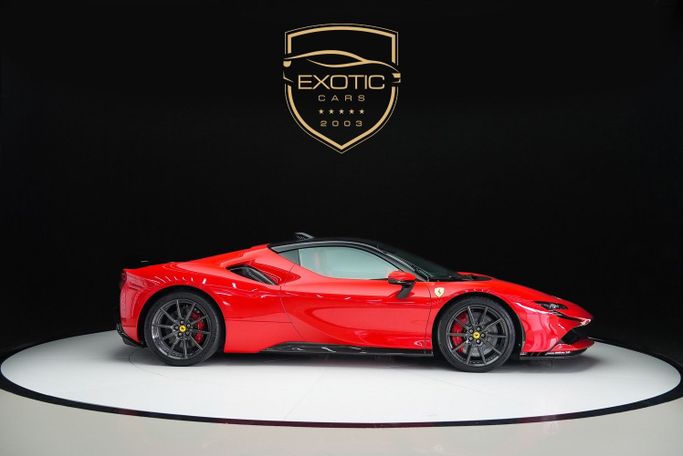 مستعملة Ferrari SF90 Stradale I, 4.0 l, 2021 في في دبي من Exotic Cars، اللون أحمر. أخرى | AUTO.AE