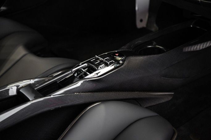 مستعملة Ferrari SF90 Stradale I, 4.0 l, 2022 في في دبي من Exotic Cars، اللون أحمر. أخرى | AUTO.AE