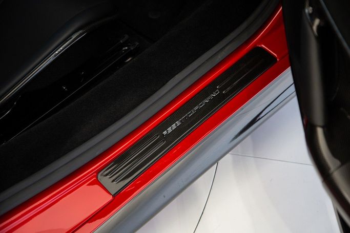 مستعملة Ferrari SF90 Stradale I, 4.0 l, 2022 في في دبي من Exotic Cars، اللون أحمر. أخرى | AUTO.AE