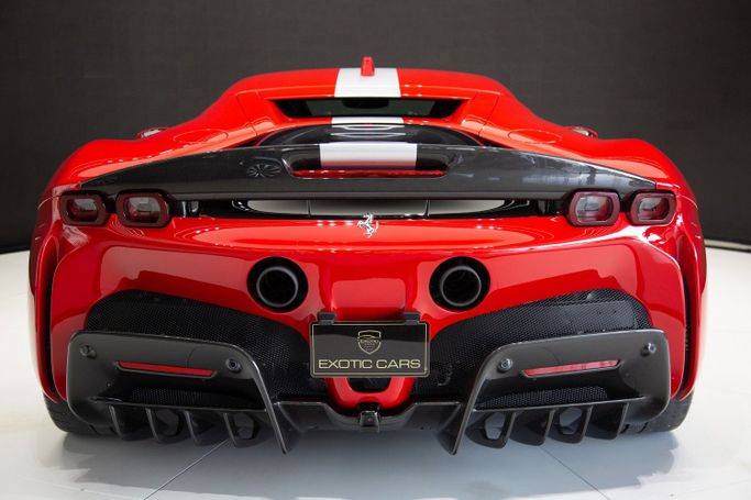 مستعملة Ferrari SF90 Stradale I, 4.0 l, 2022 في في دبي من Exotic Cars، اللون أحمر. أخرى | AUTO.AE
