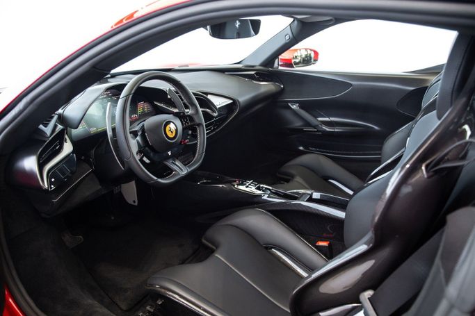 مستعملة Ferrari SF90 Stradale I, 4.0 l, 2022 في في دبي من Exotic Cars، اللون أحمر. أخرى | AUTO.AE