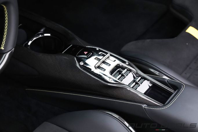 Подержанный Ferrari SF90 Stradale I, 4.0 л, 2023 в Дубае от AUTO DEALS Красный цвет. GCC | AUTO.AE