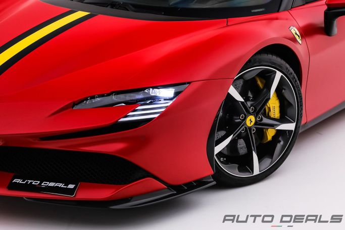 Подержанный Ferrari SF90 Stradale I, 4.0 л, 2023 в Дубае от AUTO DEALS Красный цвет. GCC | AUTO.AE