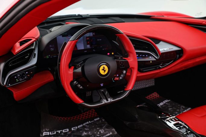 Подержанный Ferrari SF90 Stradale Spider I, 4.0 л, 2023 в Дубае от AUTO DEALS Красный цвет. GCC | AUTO.AE