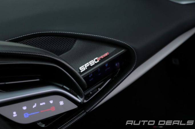 Подержанный Ferrari SF90 Stradale I, 4.0 л, 2024 в Дубае от AUTO DEALS Пурпурный цвет. Европейская | AUTO.AE