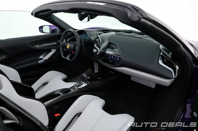 Подержанный Ferrari SF90 Stradale I, 4.0 л, 2024 в Дубае от AUTO DEALS Пурпурный цвет. Европейская | AUTO.AE