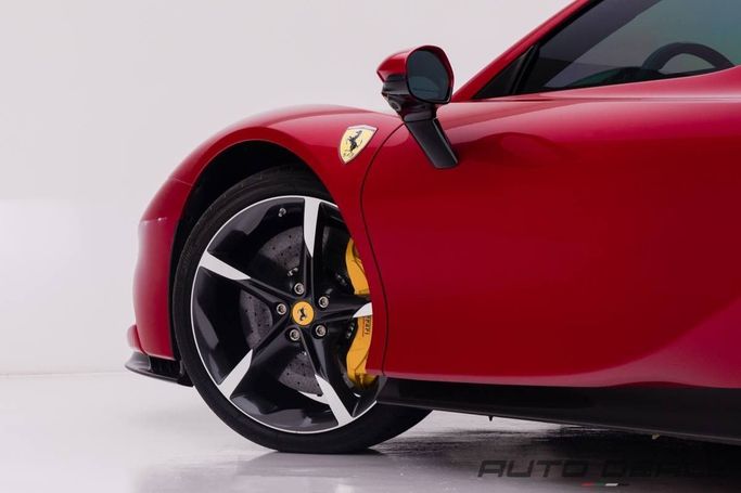 Подержанный Ferrari SF90 Stradale Spider I, 4.0 л, 2024 в Дубае от AUTO DEALS Красный цвет. GCC | AUTO.AE