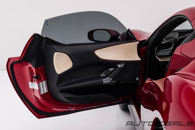 Подержанный Ferrari SF90 Stradale Spider I, 4.0 л, 2024 в Дубае от AUTO DEALS Красный цвет. GCC | AUTO.AE