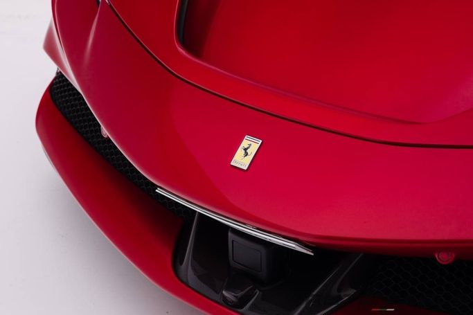 Подержанный Ferrari SF90 Stradale Spider I, 4.0 л, 2024 в Дубае от AUTO DEALS Красный цвет. GCC | AUTO.AE