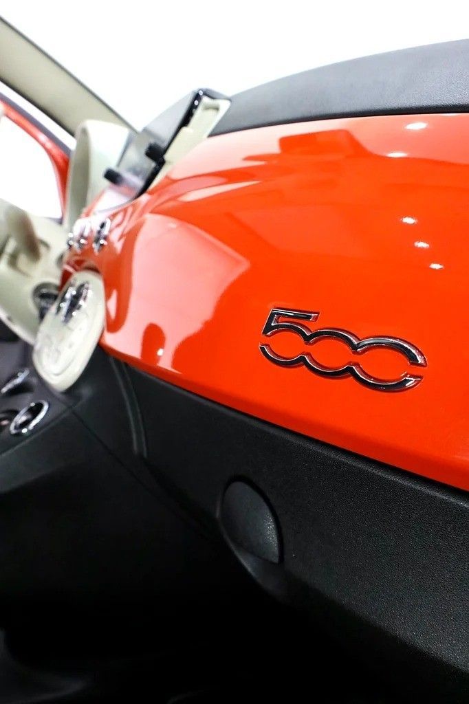 Подержанный Fiat 500 II Рестайлинг, 1.4 л, 2024 в Дубае от Al Faris Motors Оранжевый цвет. GCC | AUTO.AE