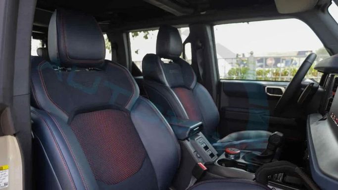 Новый Ford Bronco VI, 2.7 л, 2025 в Дубае от Auto Max Group Серебристый цвет. GCC | AUTO.AE