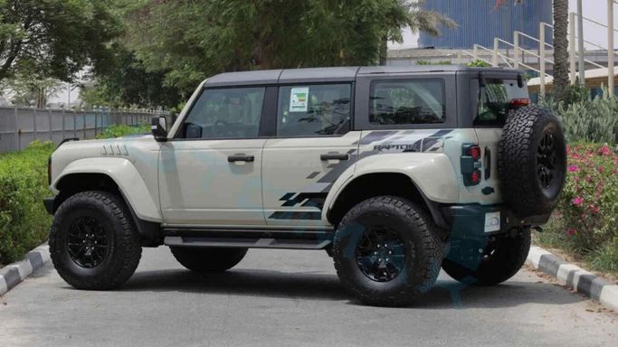Новый Ford Bronco VI, 2.7 л, 2025 в Дубае от Auto Max Group Серебристый цвет. GCC | AUTO.AE