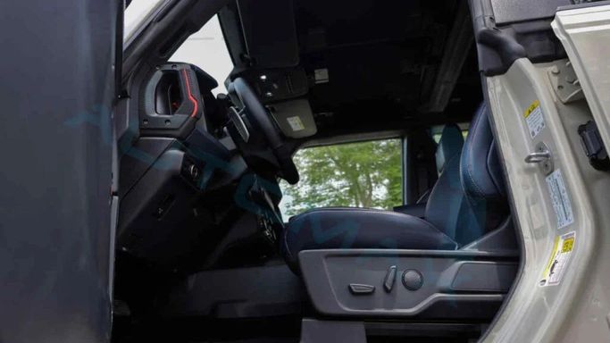 Новый Ford Bronco VI, 2.7 л, 2025 в Дубае от Auto Max Group Серебристый цвет. GCC | AUTO.AE