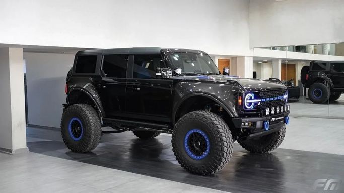 Подержанный Ford Bronco VI, 2.7 л, 2024 в Дубае от Fakhoury Черный цвет. Американская | AUTO.AE