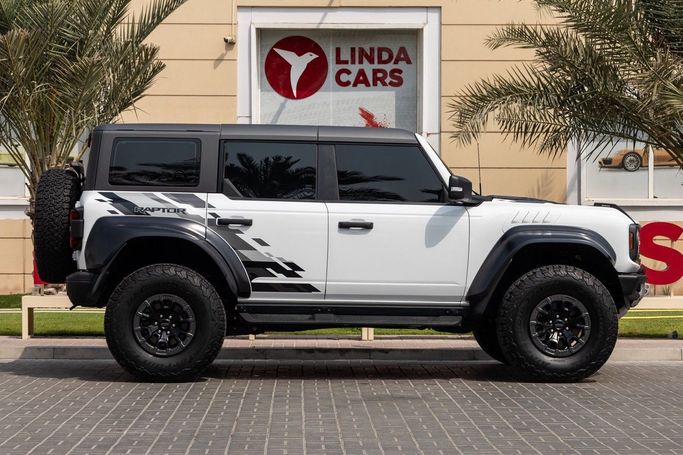 Used Ford Bronco VI, 3.0 l, 2023 in Dubai by Linda Cars, White color. GCC Specs | AUTO.AE
