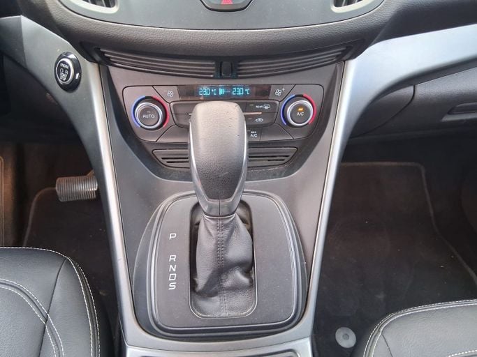 Used Ford Escape III Facelift, 2.5 l, 2019 in Dubai, White color. GCC Specs | AUTO.AE