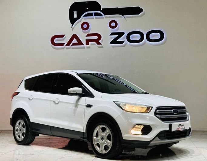 Подержанный Ford Escape III Рестайлинг, 1.5 л, 2019 в Дубае от Carzoo Used Cars Trading Белый цвет. GCC | AUTO.AE