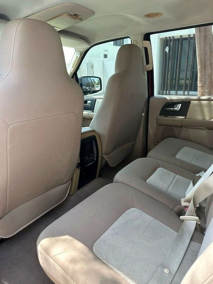 Подержанный Ford Expedition II, 4.6 л, 2004 в Дубае от Designo Cars Trading Красный цвет. GCC | AUTO.AE