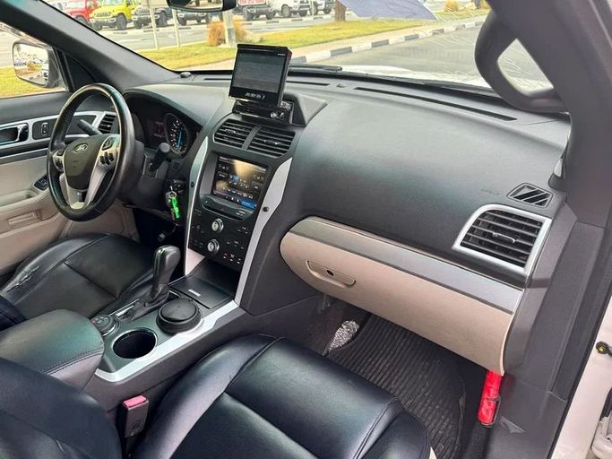 Подержанный Ford Explorer V, 2.0 л, 2012 в Дубае от Mirza Automobile FZE Белый цвет. Японская | AUTO.AE