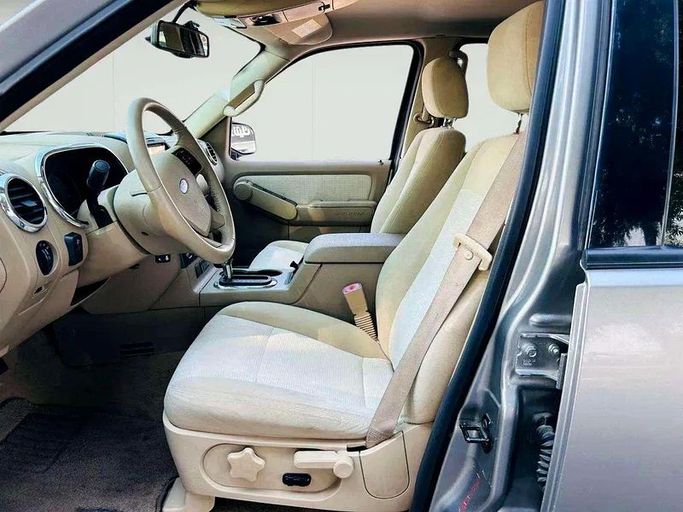 Подержанный Ford Explorer IV, 4.0 л, 2008 в Дубае от Mirza Automobile FZE Серебристый цвет. Японская | AUTO.AE