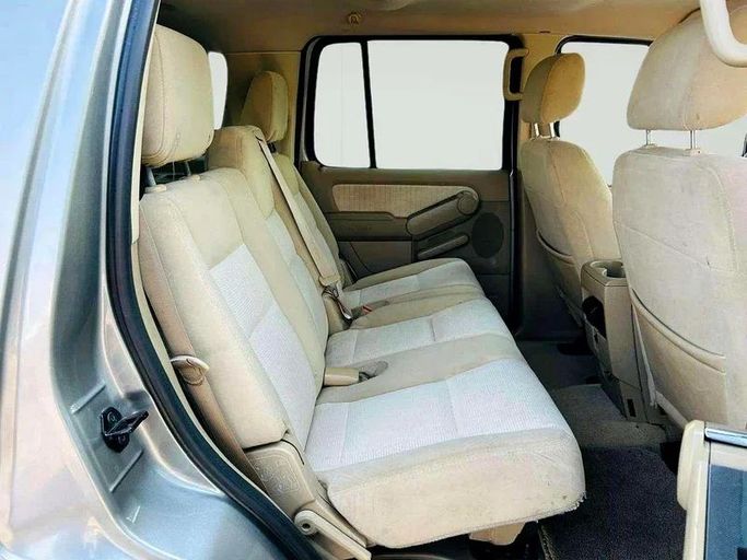 Подержанный Ford Explorer IV, 4.0 л, 2008 в Дубае от Mirza Automobile FZE Серебристый цвет. Японская | AUTO.AE