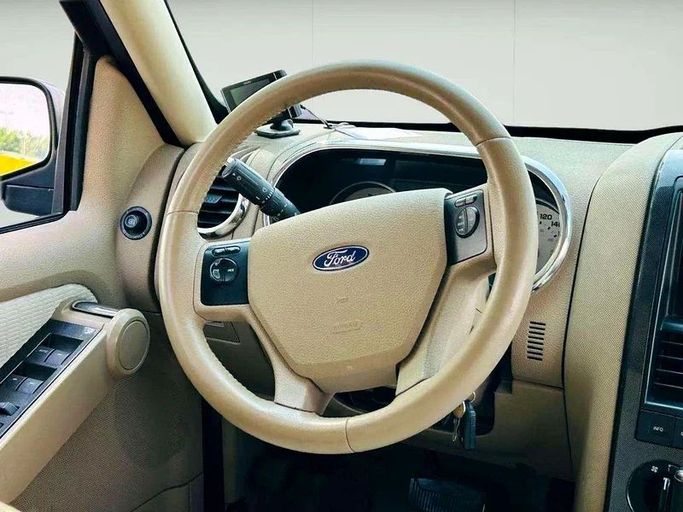 Подержанный Ford Explorer IV, 4.0 л, 2008 в Дубае от Mirza Automobile FZE Серебристый цвет. Японская | AUTO.AE