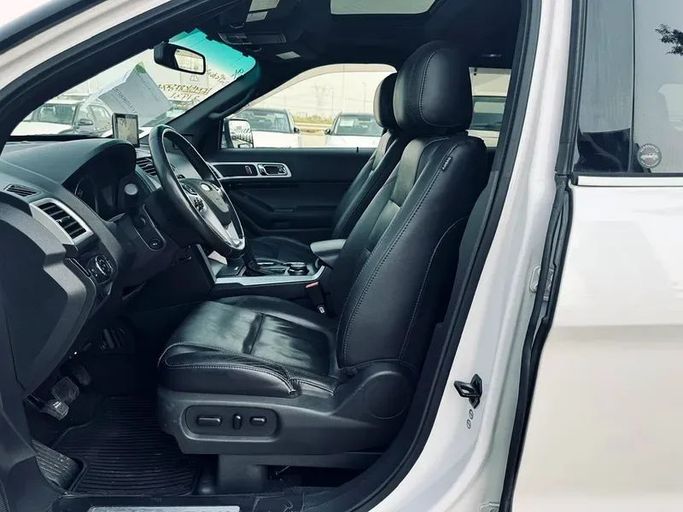 Подержанный Ford Explorer V, 3.5 л, 2012 в Дубае от Mirza Automobile FZE Белый цвет. Японская | AUTO.AE