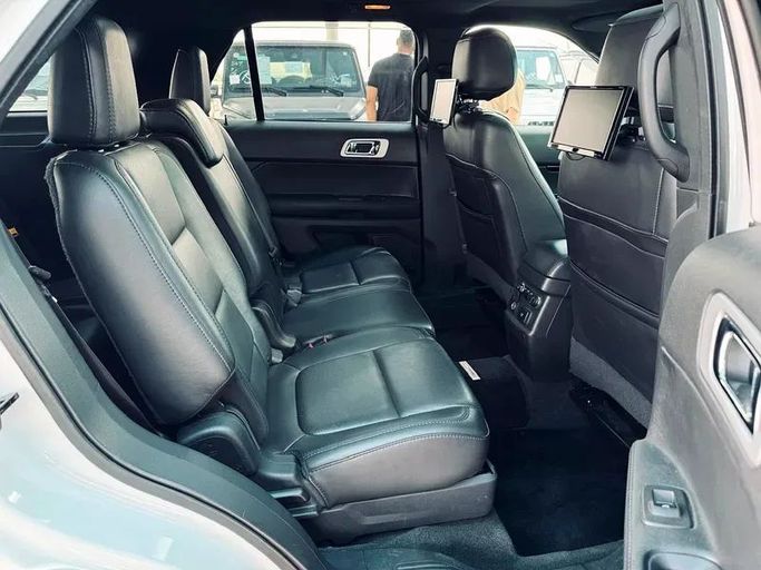 Подержанный Ford Explorer V, 2.0 л, 2015 в Дубае от Mirza Automobile FZE Белый цвет. Японская | AUTO.AE