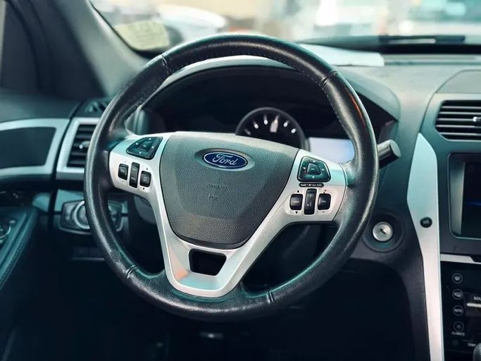 Подержанный Ford Explorer V, 2.0 л, 2015 в Дубае от Mirza Automobile FZE Белый цвет. Японская | AUTO.AE