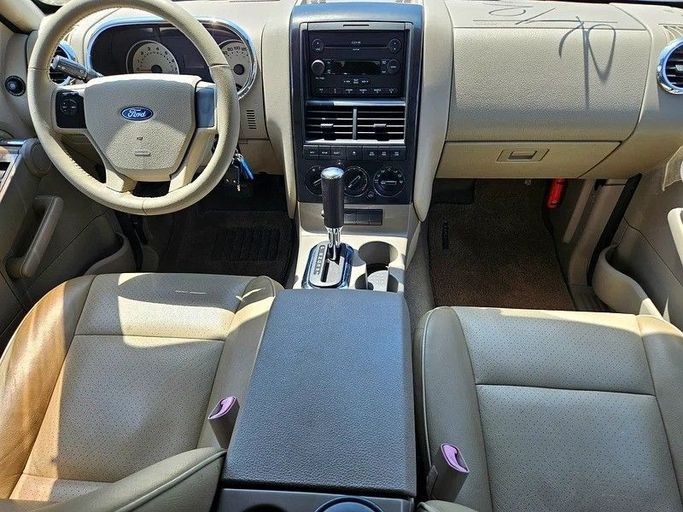 Used Ford Explorer IV, 4.0 l, 2007 in Dubai by Irfan Motors, Silver color. Japanese Specs | AUTO.AE