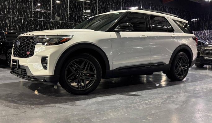 Подержанный Ford Explorer VI Рестайлинг, 3.0 л, 2025 в Дубае от Zeus Motors Белый цвет. GCC | AUTO.AE