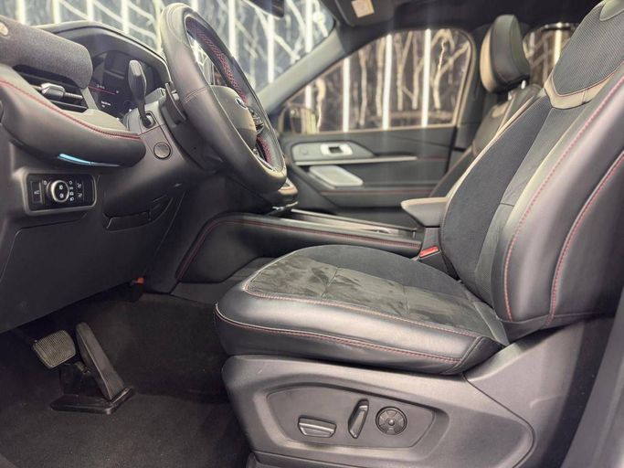 Подержанный Ford Explorer VI Рестайлинг, 3.0 л, 2025 в Дубае от Zeus Motors Белый цвет. GCC | AUTO.AE