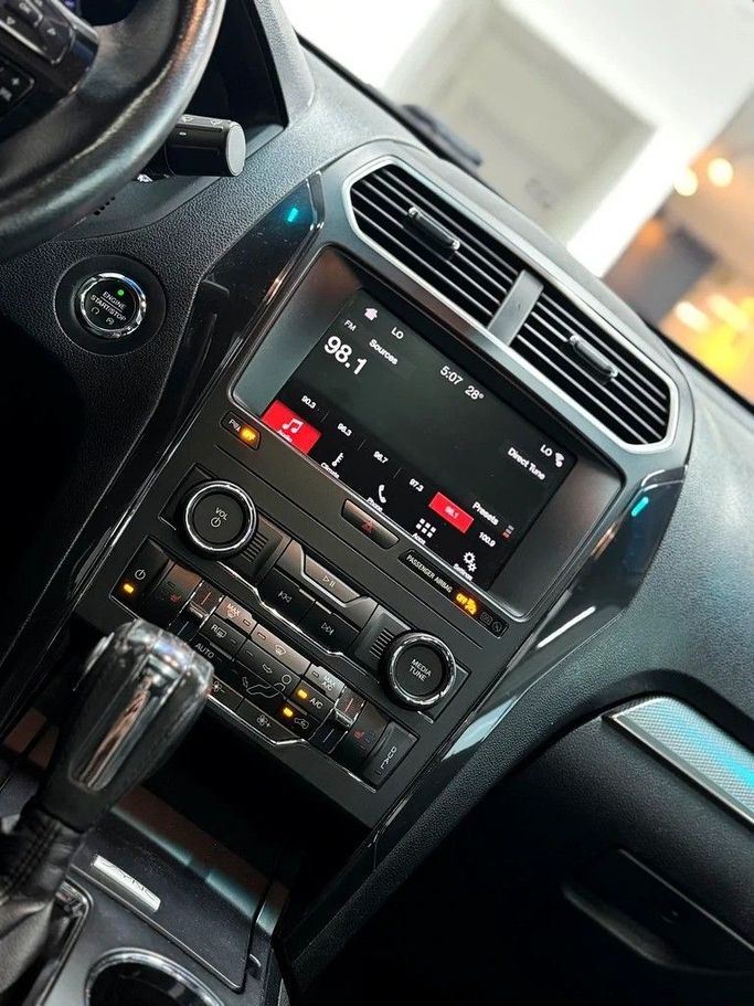 Подержанный Ford Explorer V Рестайлинг, 3.5 л, 2018 в Дубае от F1 Motors Черный цвет. Американская | AUTO.AE