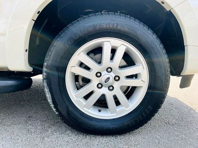 Used Ford Explorer IV, 4.0 l, 2010 in Dubai by First Choice Motors, White color. GCC Specs | AUTO.AE