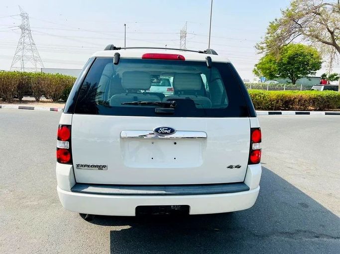 Used Ford Explorer IV, 4.0 l, 2010 in Dubai by First Choice Motors, White color. GCC Specs | AUTO.AE