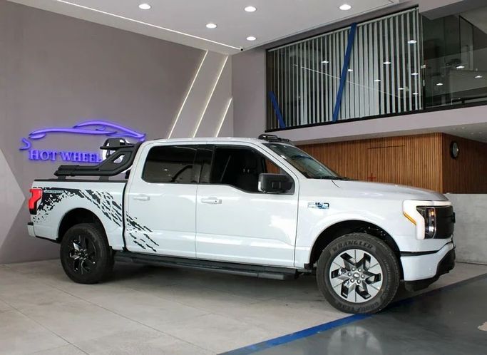 Новый Ford F-150 Lightning Standard Range I, 2025 в Дубае от Hot Wheel Used Motors Белый цвет. Other | AUTO.AE