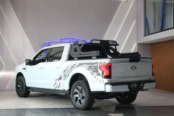 Новый Ford F-150 Lightning Standard Range I, 2025 в Дубае от Hot Wheel Used Motors Белый цвет. Other | AUTO.AE