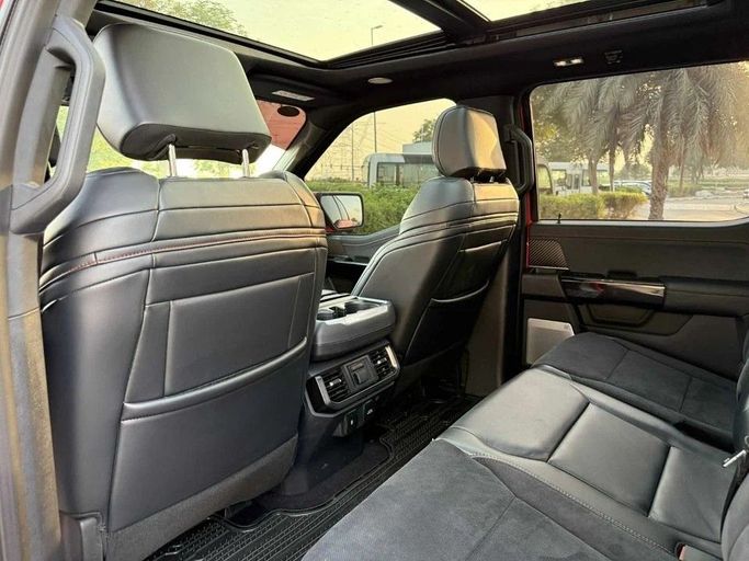 Подержанный Ford F-150 XIV, 3.0 л, 2023 в Дубае от Royal Motors Красный цвет. GCC | AUTO.AE