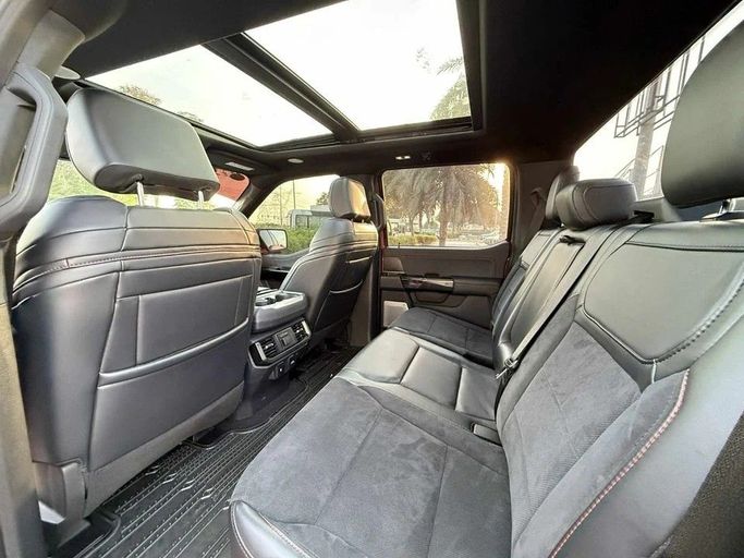 Подержанный Ford F-150 XIV, 3.0 л, 2023 в Дубае от Royal Motors Красный цвет. GCC | AUTO.AE