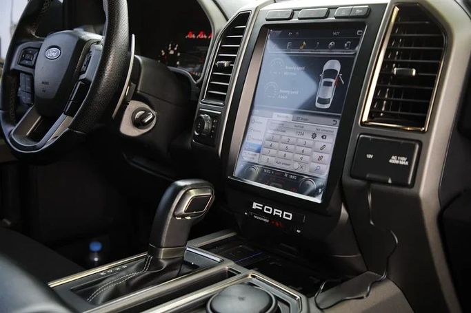 Подержанный Ford F-150 XIII Рестайлинг, 3.5 л, 2020 в Дубае от Mohammad Alkarak Motors Белый цвет. GCC | AUTO.AE