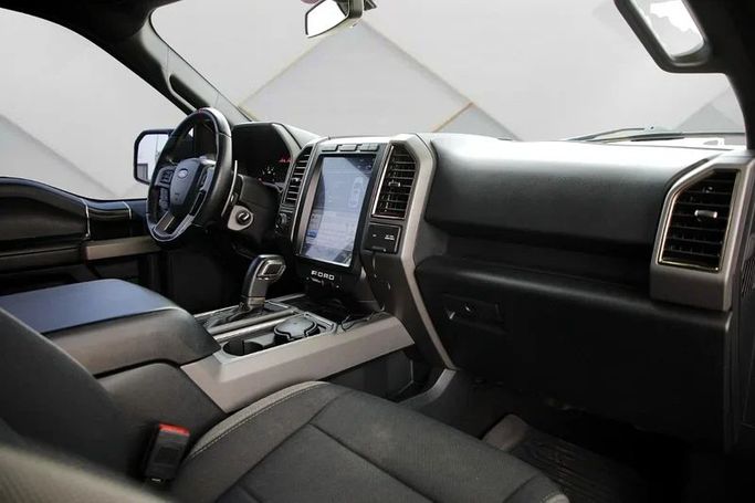 Подержанный Ford F-150 XIII Рестайлинг, 3.5 л, 2020 в Дубае от Mohammad Alkarak Motors Белый цвет. GCC | AUTO.AE