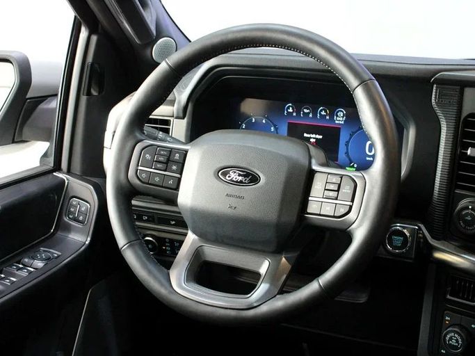 Подержанный Ford F-150 XIV Рестайлинг, 3.5 л, 2024 в Дубае от Hot Wheel Used Motors Белый цвет. Other | AUTO.AE