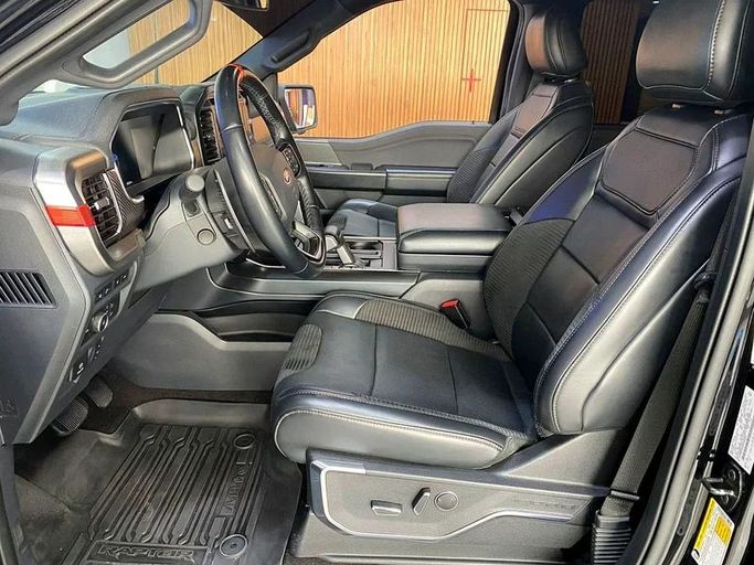 Подержанный Ford F-150 XIV, 3.5 л, 2022 в Дубае от Hot Wheel Used Motors Черный цвет. Американская | AUTO.AE