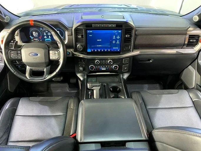 Подержанный Ford F-150 XIV, 3.5 л, 2022 в Дубае от Hot Wheel Used Motors Черный цвет. Американская | AUTO.AE