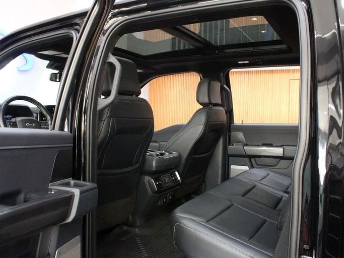 Подержанный Ford F-150 XIV, 5.0 л, 2022 в Дубае от Hot Wheel Used Motors Черный цвет. Other | AUTO.AE