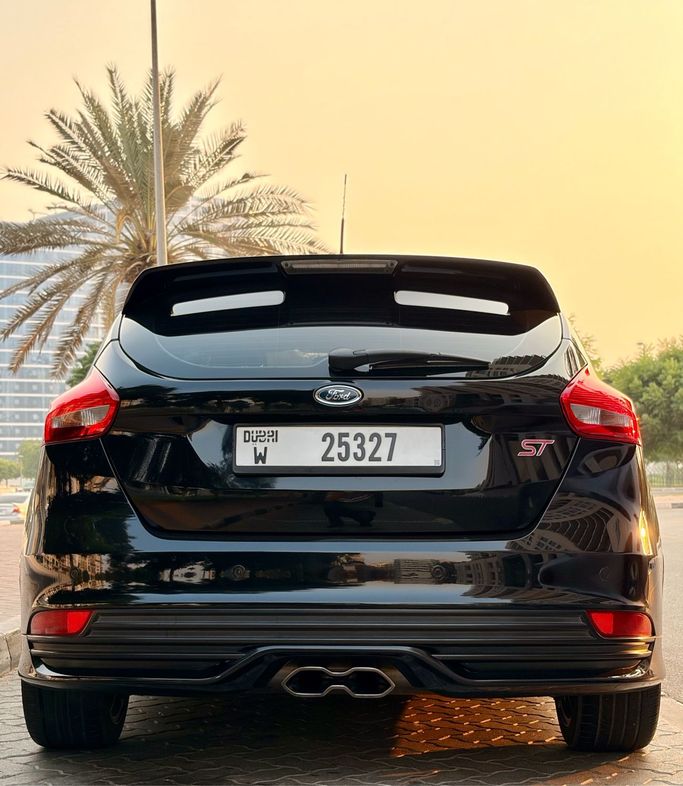 Used Ford Focus ST III Facelift, 2.0 l, 2015 in Dubai, Black color. GCC Specs | AUTO.AE