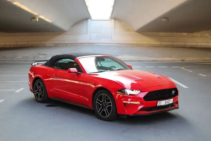 Ford Mustang VII, 2023 кабриолет  класса в Дубае от Alligator Car Rental красный цвет | AUTO.AE